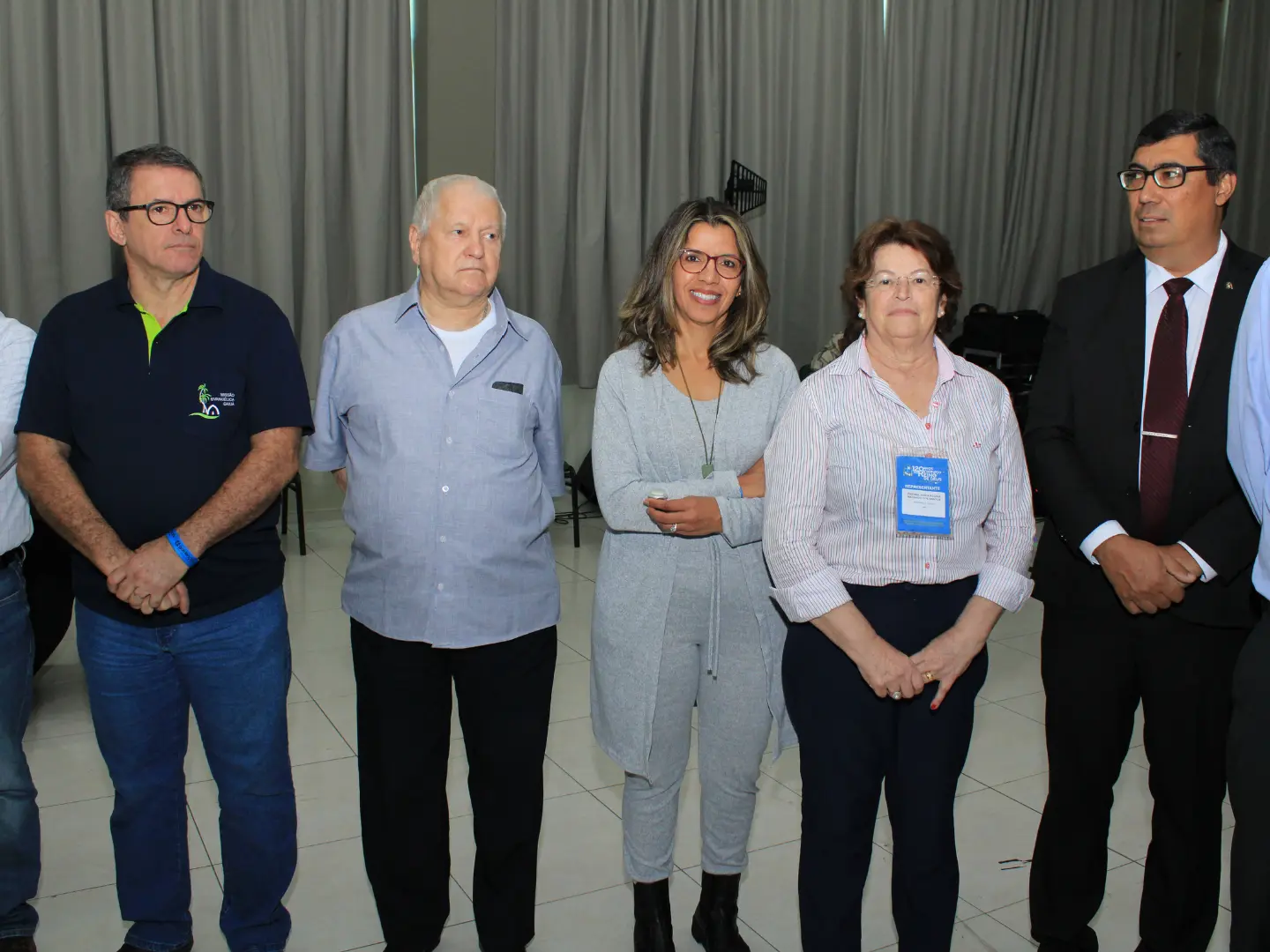 Rev. Gerson em fotografia de grupo com pastores e representantes da igreja